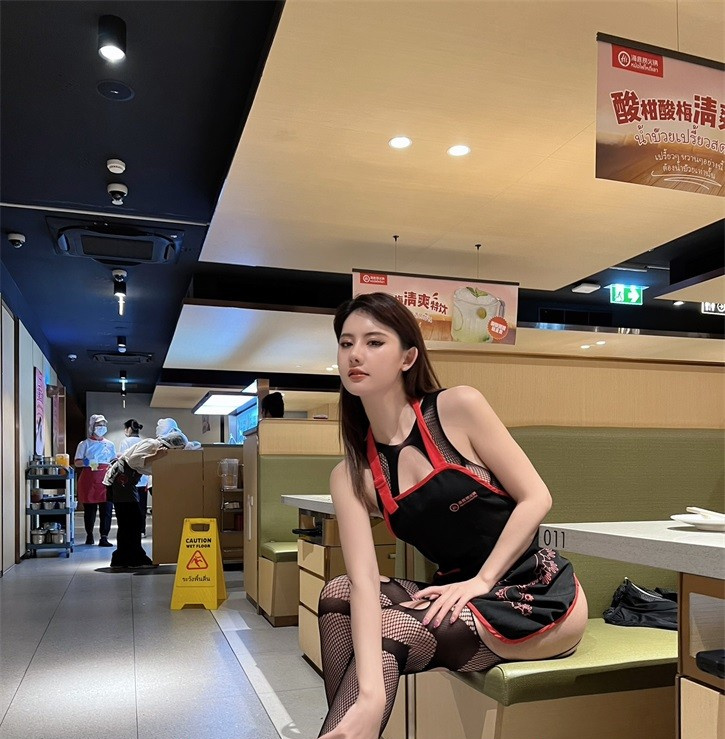 【神奇COS/全动态】超火的阿朱：海里捞+图书馆+TUTU车+下午茶事件 全资源【写真+视频/580M】